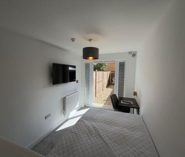 1 bedroom in a house share to rent - Photo 2