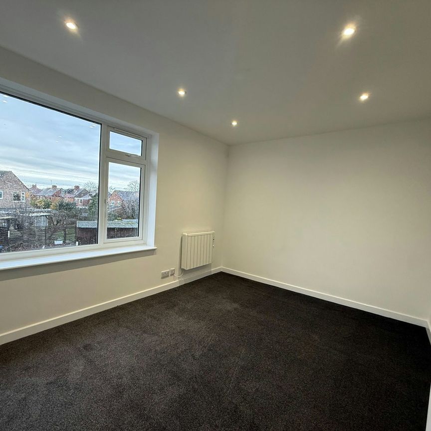 Flat to rent on - Photo 1