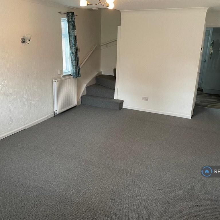 2 bedroom semi-detached house to rent - Photo 1