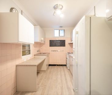 Elegant Dual-Level Terrace with Private Courtyard - Photo 5