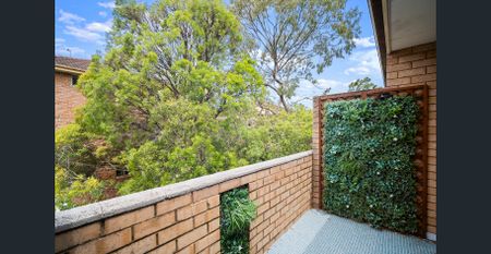 Renovated 2 bedroom apartment with a leafy outlook - Photo 5