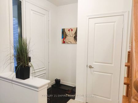 Townhouse For Lease | E8129930 - Photo 2