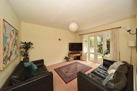 4 bedroom semi-detached house to rent - Photo 3