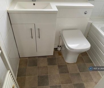 2 bedroom maisonette to rent - Photo 3