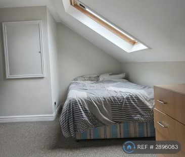 1 bedroom in a flat share to rent - Photo 1