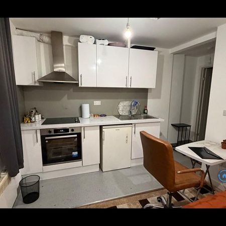 Studio to rent - Photo 3