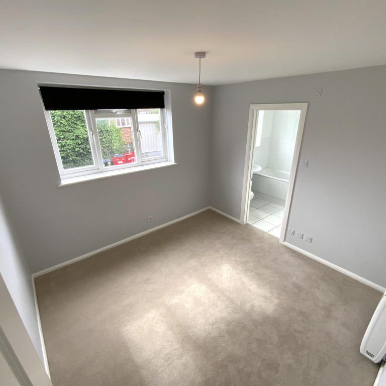1 Bed Flat – Surbiton (Hook Road, KT6) - Photo 1
