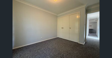 Charming Brick Home in Parkes - Photo 3