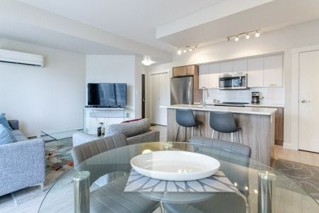 Edmonton Furnished Condo Rental in Downtown - Luxury Furnished 1 Bedroom Condo in Downtown Edmonton w/ Underground Parking - Photo 4