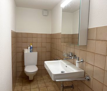 Modernized 4-room apartment with practical parking, Beggingen - Photo 3