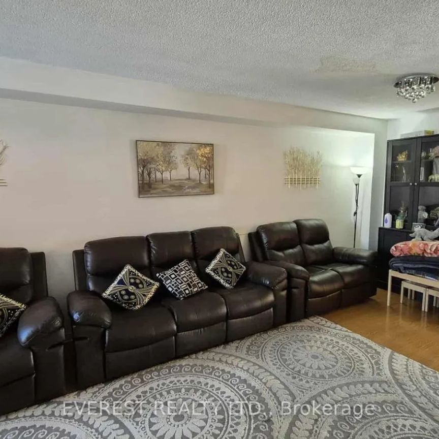 124 DESERT SAND DRIVE - Photo 1