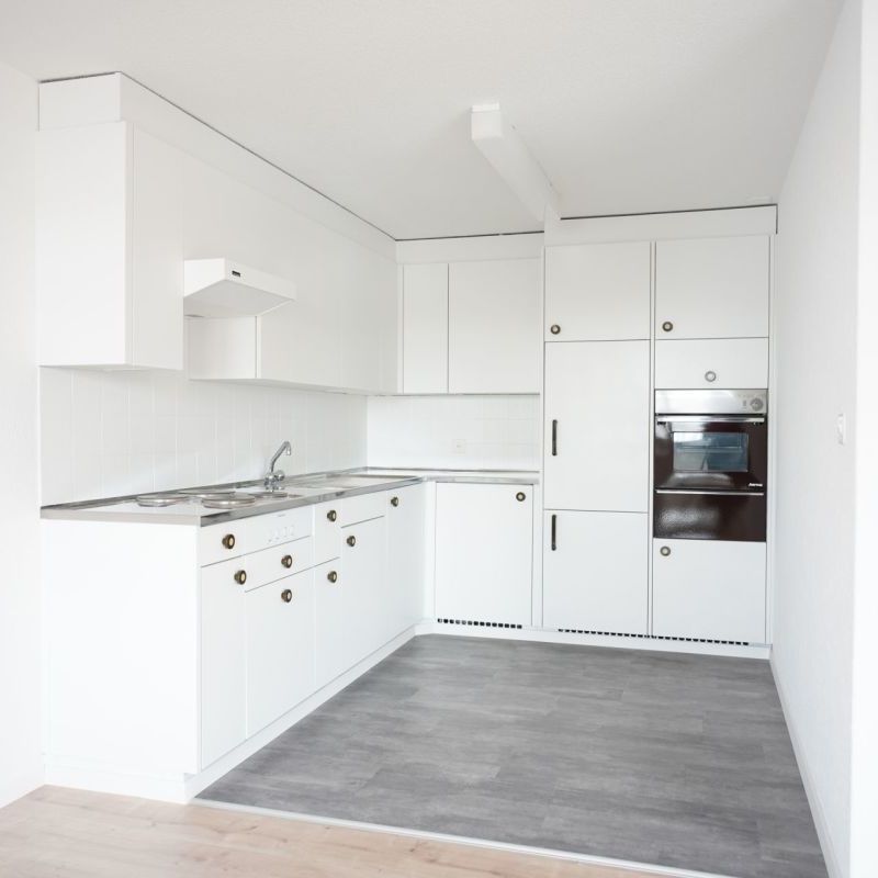 Wohnung an zentraler Lage - helle 3.5 Zimmerwohnung! - Photo 1