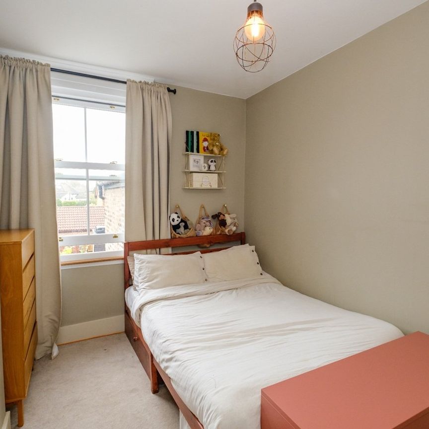 3 Bed Terraced House, Charnwood Road, SE25 - Photo 1