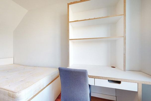 1 bedroom in a flat share to rent - Photo 1