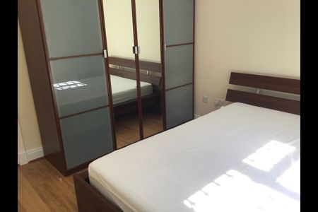 2 Bed Flat, Vauxhall, SW8 - Photo 5