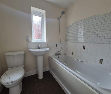 3 bedroom semi-detached house to rent - Photo 3
