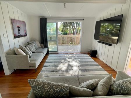 Beach Bungalow - Photo 2