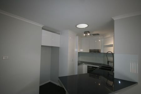 Charming 2-Bedroom Townhouse in Queanbeyan - Photo 5