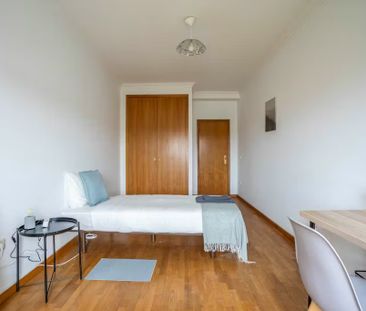 Rua Professor Sousa Júnior, Porto, Braga 4250-478 - Photo 2