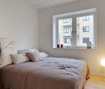 Flot og sjældent udbudt 3-vær bolig i 2 plan på hele 102 m2. Lys bo... - Photo 4