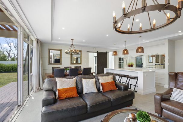 52 Broomfield Terrace, Burwood - Photo 1