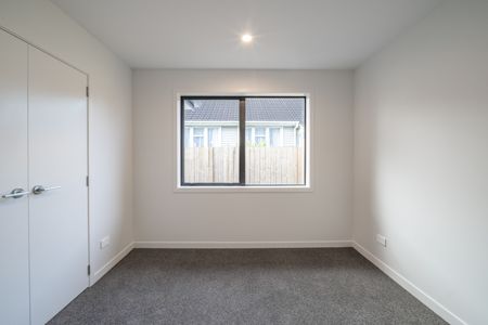 Modern near new 2 bedroom Unit + Garage - Photo 4