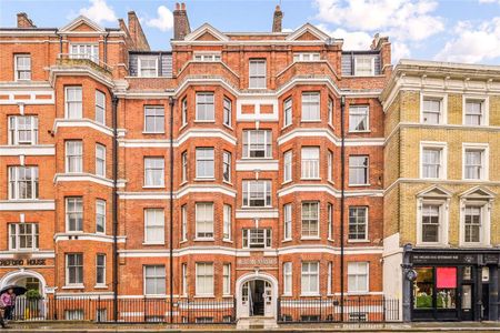 A charming three bedroom property on the first floor of a period conversion on the Fulham Road. This property does not have an HMO license. - Photo 2