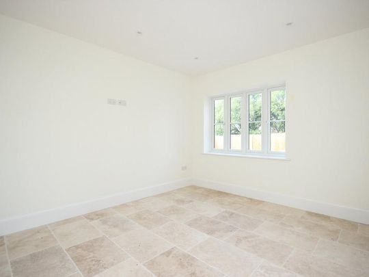 4 bedroom detached house to rent - Photo 1