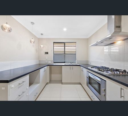 16 Lomond Crescent, Wandi, WA 6167 - Photo 2