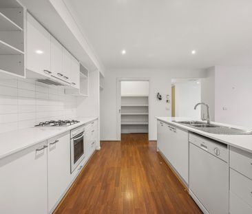 Modern Comfort in a Quiet Court Location - Photo 3