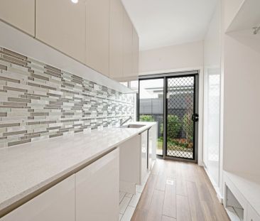 Executive 4 Bedroom Home With Stunning Outlook - Photo 6