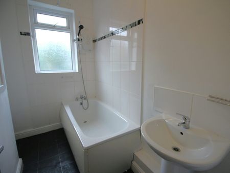 Terraced House to rent on - Photo 5