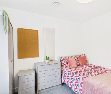 1 bedroom in a house share to rent - Photo 4