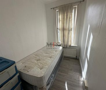 3 bedroom flat to rent - Photo 5