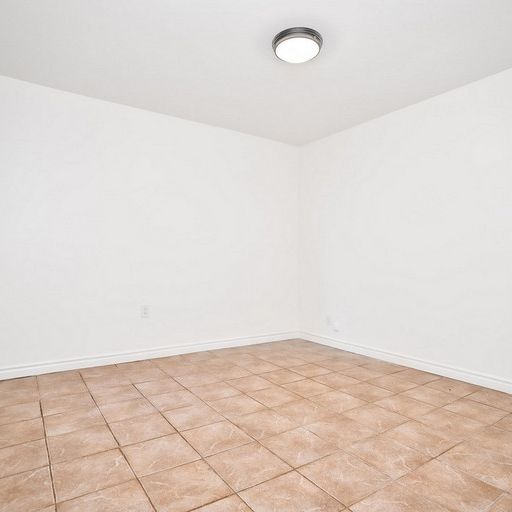 3 bedroom, 1 bath - Photo 1