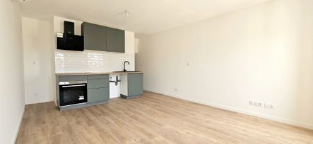 Location Appartement 3 pièces 52m² FLASSANS SUR ISSOLE 83340 - Photo 2