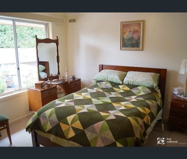 COMFORTABLE FAMILY LIVING WITH FIREPLACE & POWERED SHED - Photo 3