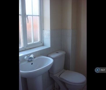 3 bedroom end of terrace house to rent - Photo 5