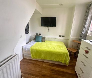House share to rent - Photo 2