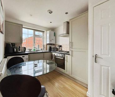 2 bedroom end of terrace house to rent - Photo 1