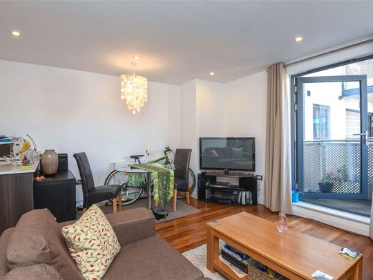 A lovely one bedroom apartment in the prestigious Chorus development. - Photo 1