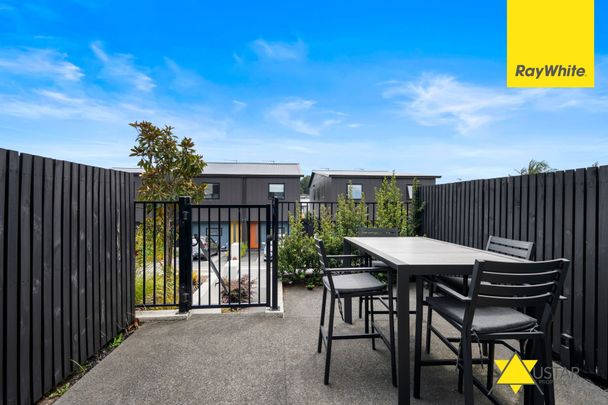 Townhouse in Mount Roskill! PETS NEGOTIABLE! - Photo 1