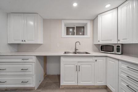 For Lease - 8 Vanderbrent Crescent, Toronto, Ontario - Photo 5