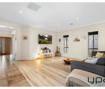 Prestigious Family Home in a Prime Boardwalk Estate Location ! - Photo 1