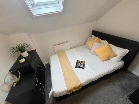 3 bedroom terraced house to rent - Photo 4