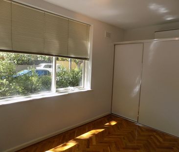 2/3 Ravens Grove, St Kilda East, Vic 3183 - Photo 5