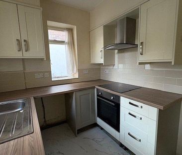 2 bedroom semi-detached house to rent - Photo 6