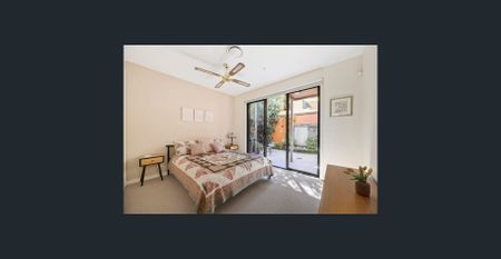 Loads of space and opposite the park! - Photo 3