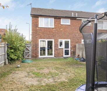 3 bedroom semi-detached house to rent - Photo 2