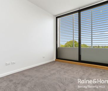 Modern one bedroom apartment with entertainer's balcony & secure pa... - Photo 1